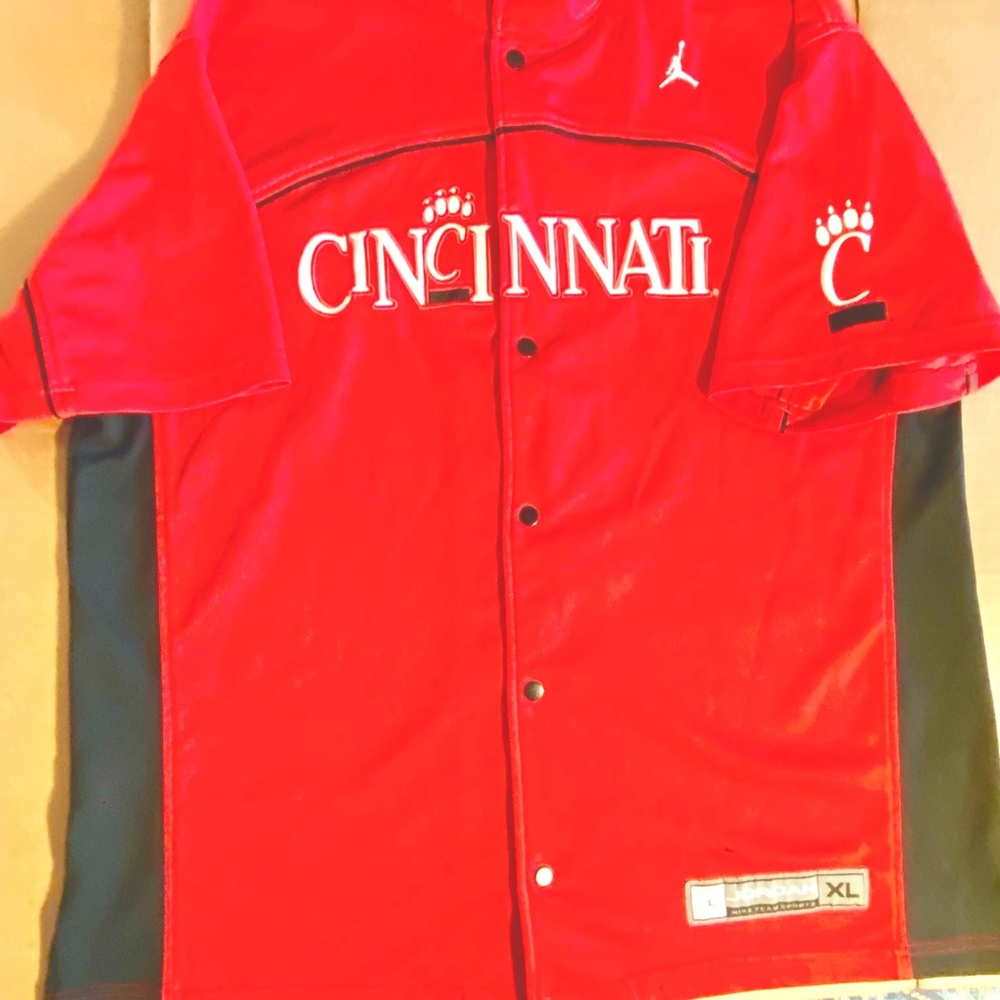 Jordan Brand - University of Cincinnati Basketball Shooter
